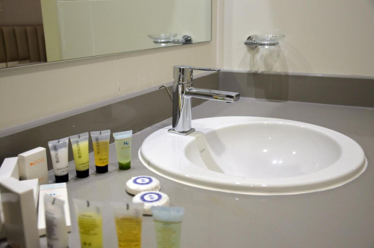 The Lodge Suites Manama Dış mekan fotoğraf